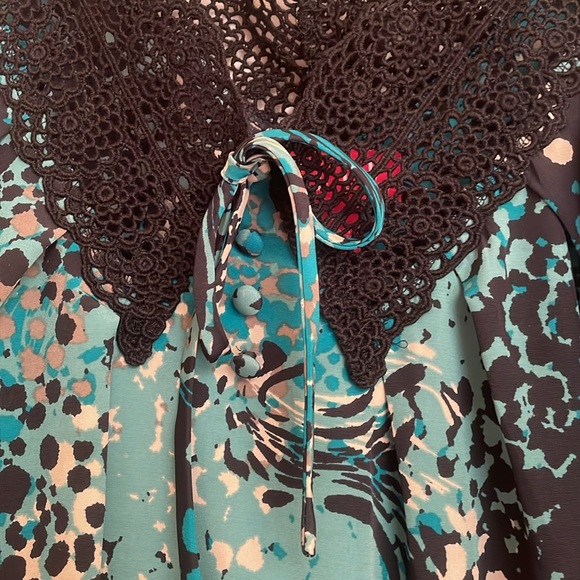 Beautiful Elle teal/green/black silky shear women’s tank. - Picture 4 of 11